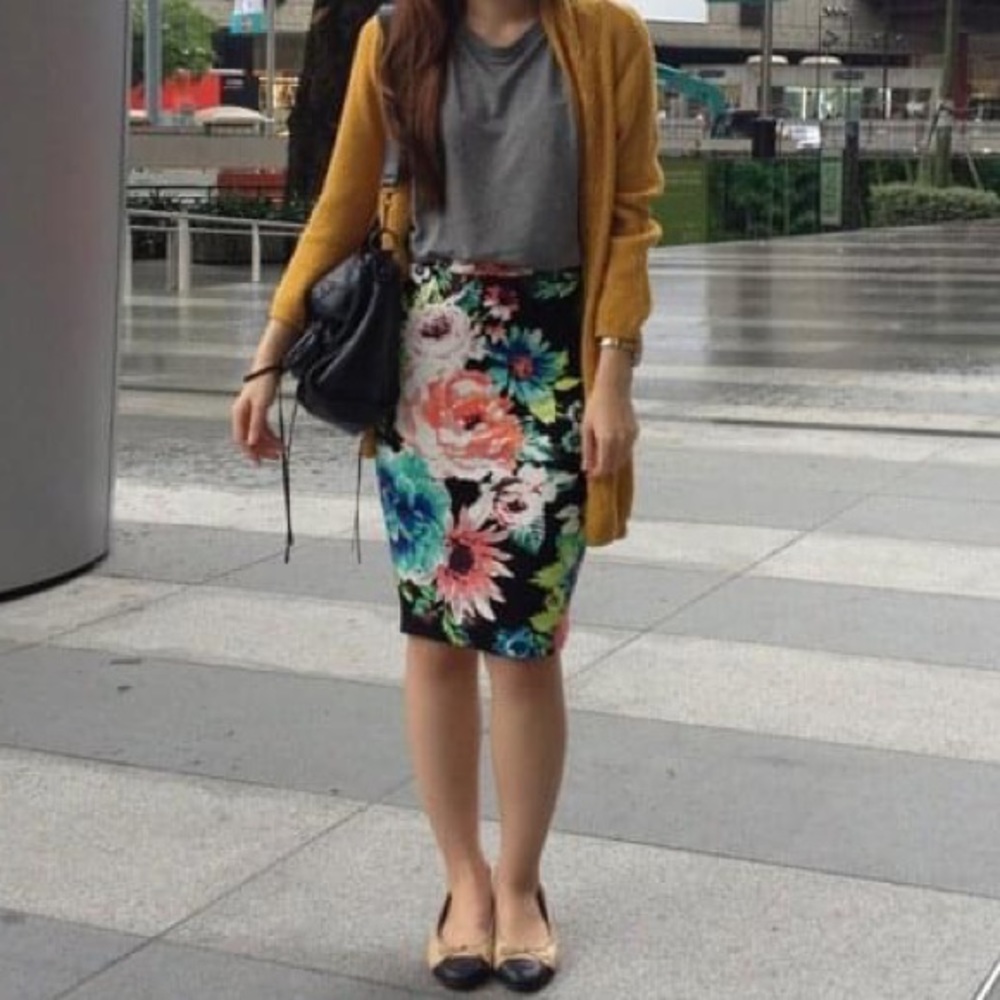 H&M Floral Midi Skirt XS